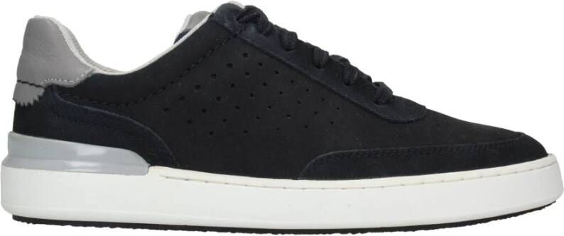 Clarks Sneakers COURTLITE TOR met fijne perforatie