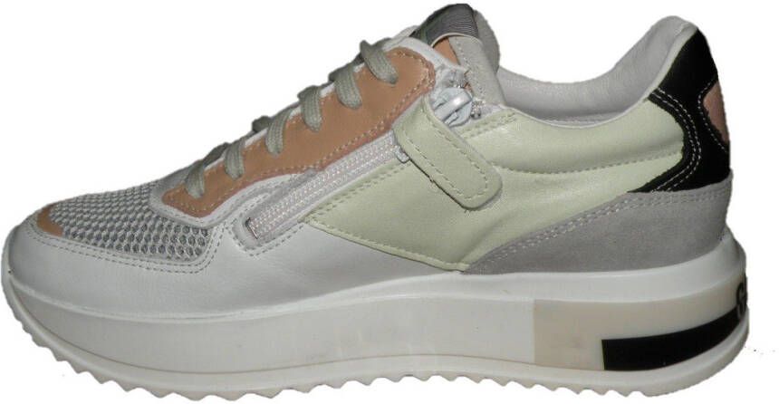 Giga Sneakers